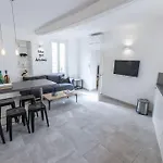2 Pieces Balcon 4 Pers Meynadier Palais 1 Minute By Olam